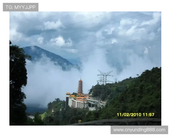 马来西亚云顶赌场的具体位置在哪里，适合游客的交通和住宿推荐